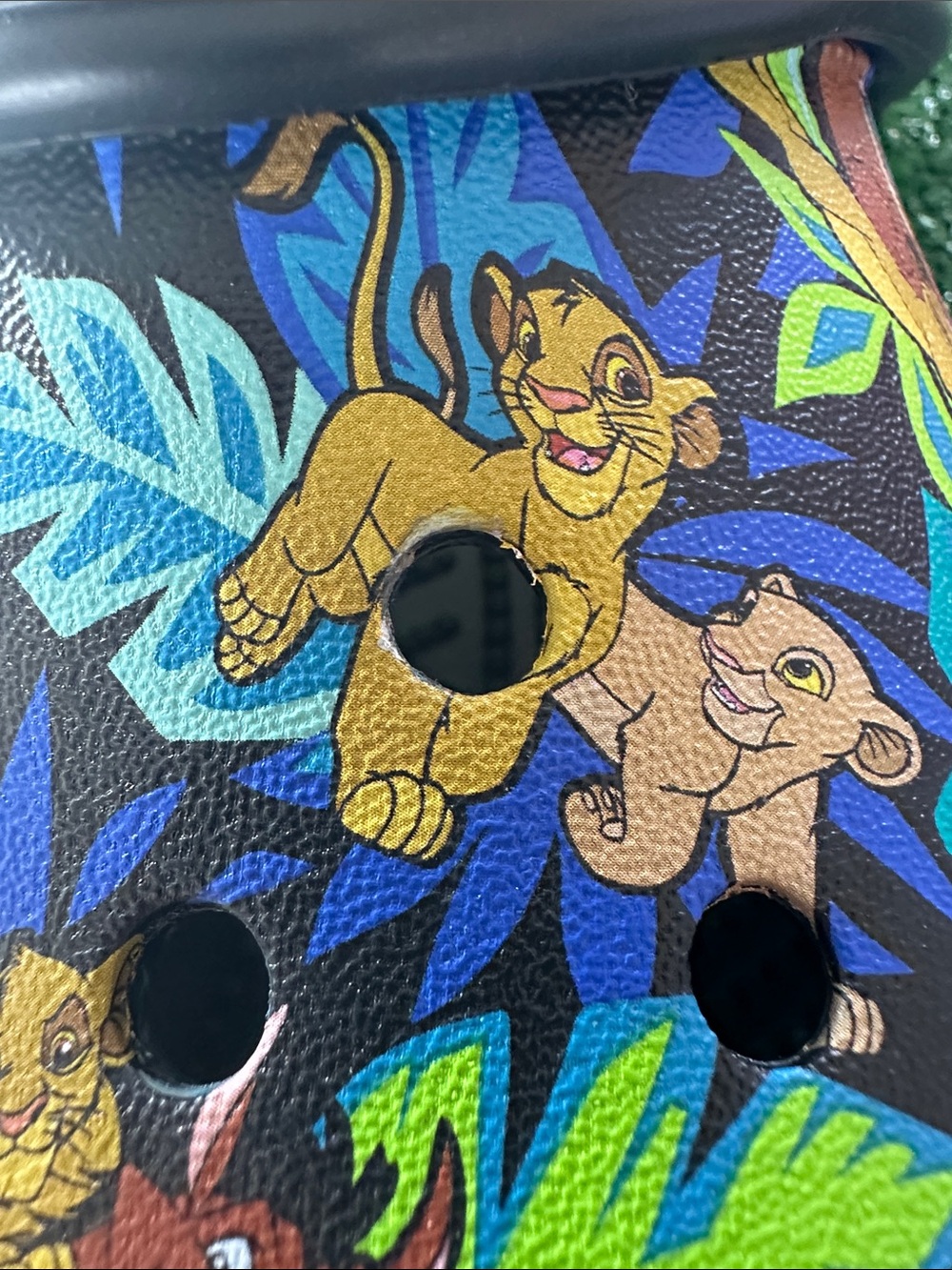 CROCS Kids' Black Tropical Lion King Sandals - Picture 11 of 11